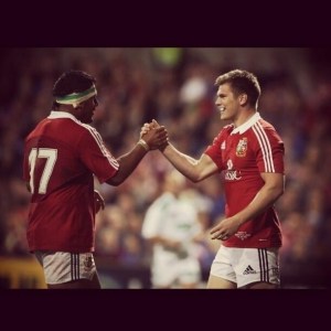 Vunipola & Faz sharing a moment on pitch
