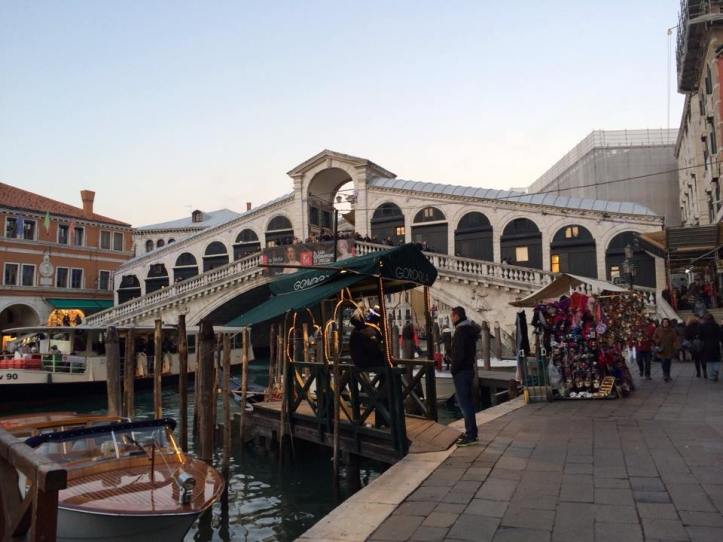 Just managed to squeeze in a glimpse of Rialto bridge in daylight 
